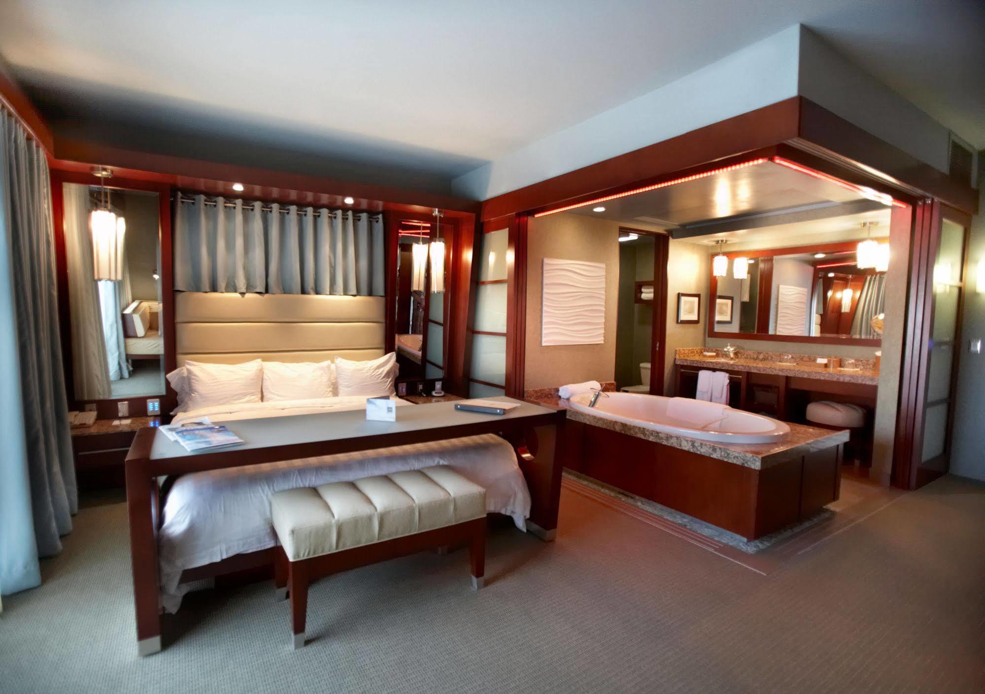 Shade Manhattan Hotel 4*